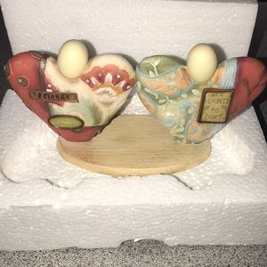 NWT Fríend double heart figurine by Karen Hahn